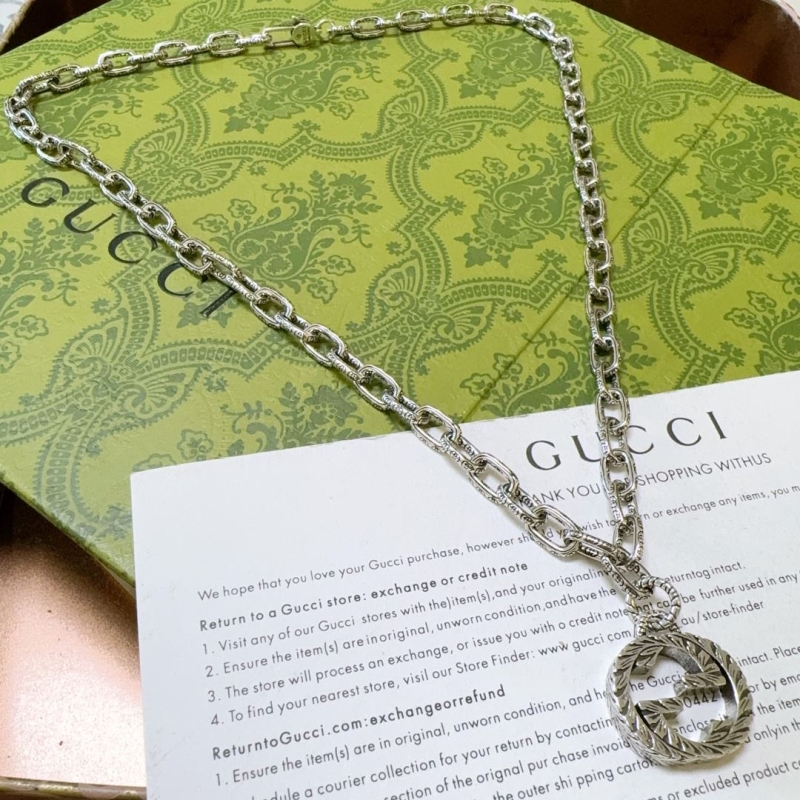 G*u*i necklaces